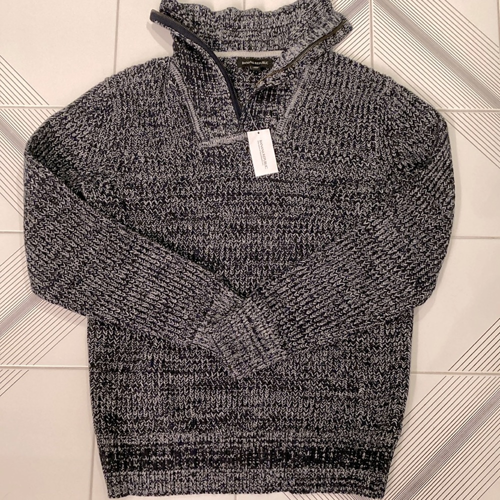 Banana Republic men's heavy cotton blend grey herringbone sweater. Ribbed hems